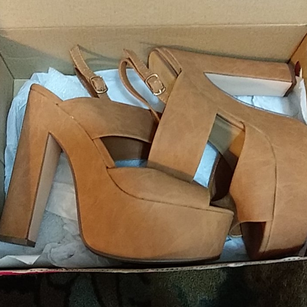 Sandals - Picture 3 of 4